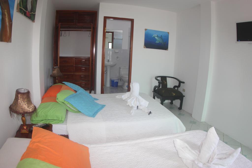 The Island Home Puerto Ayora  Exterior foto